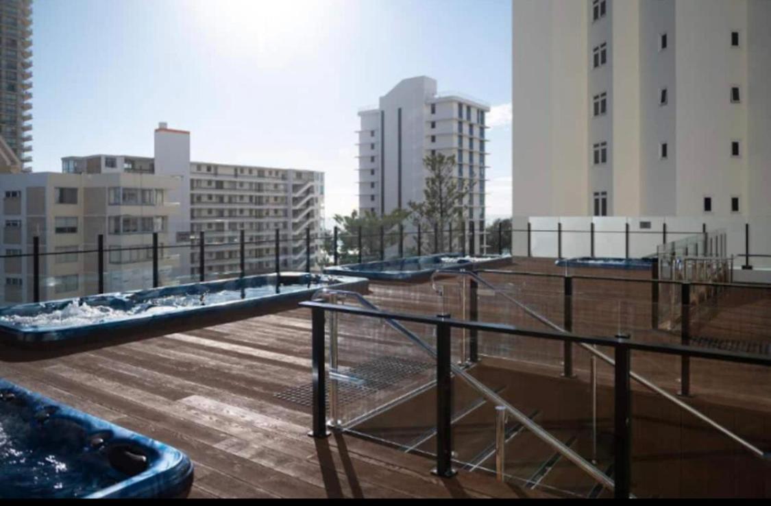 Luxury Apartment & Ocean View In Surfers Paradise ゴールドコースト エクステリア 写真