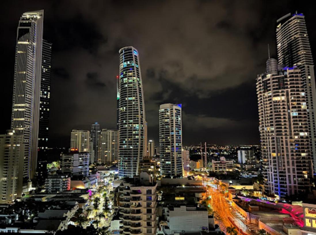 Luxury Apartment & Ocean View In Surfers Paradise ゴールドコースト エクステリア 写真